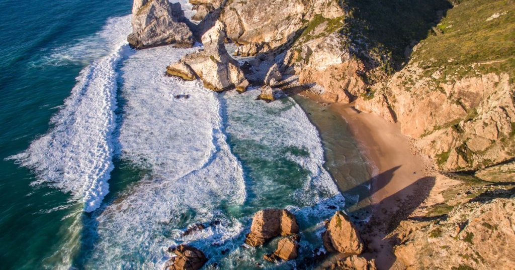 Praia do Ursa - a stunning sintra beach