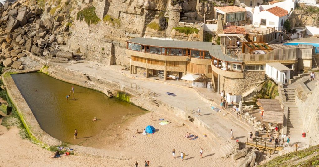 Azenhas do Mar restaurant and patio